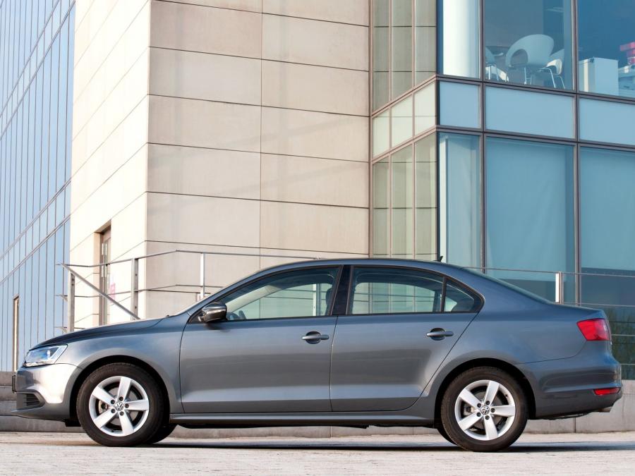  Volkswagen Jetta 2010 года  (UK) (фото 10 из 17)